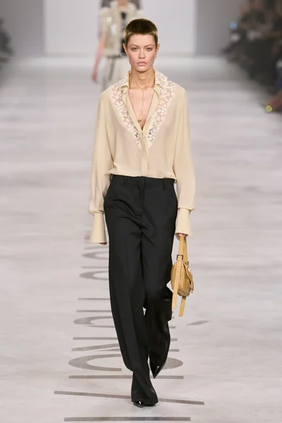 Look 19